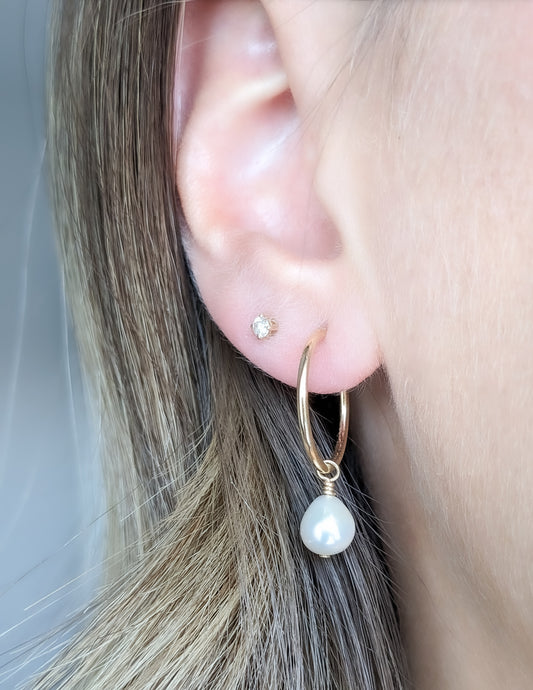 Anneau d'oreilles gold filled 14k avec pendentif perle d'eau douce